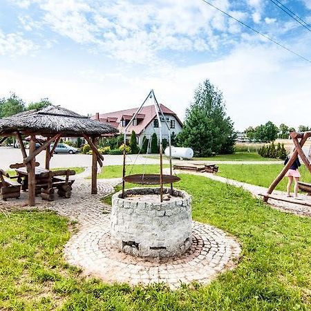 Pod Wierzba Hotel Uniejow Esterno foto
