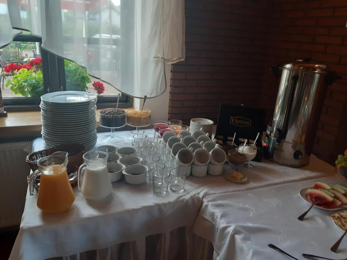 Pod Wierzba Hotel Uniejow Esterno foto